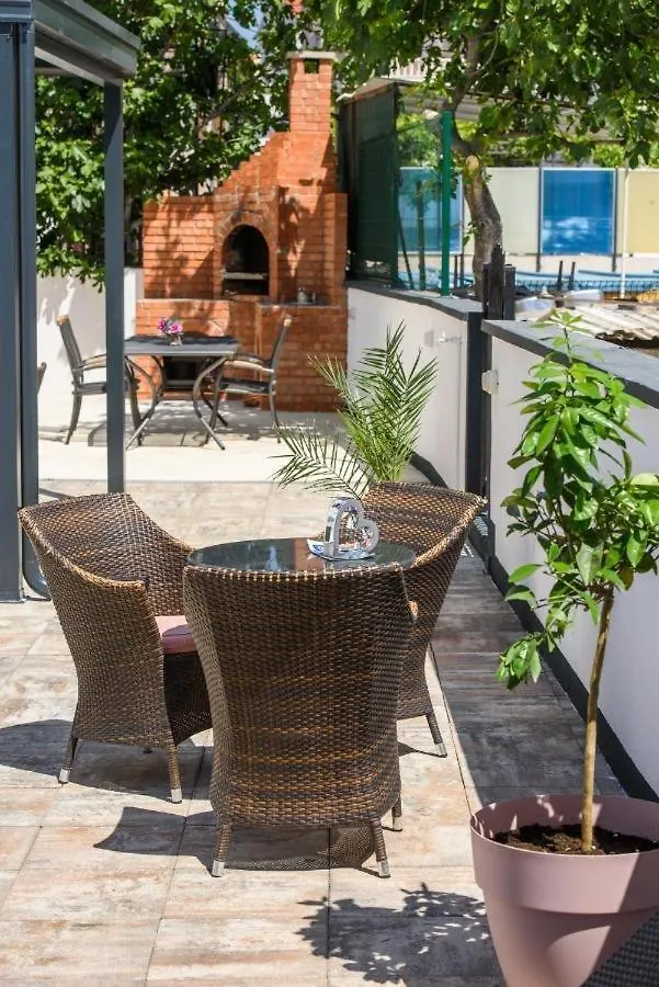 Apartment In Okrug Gornji With Sea View, Balcony, Air Conditioning, Wifi 5134-5 Trogir